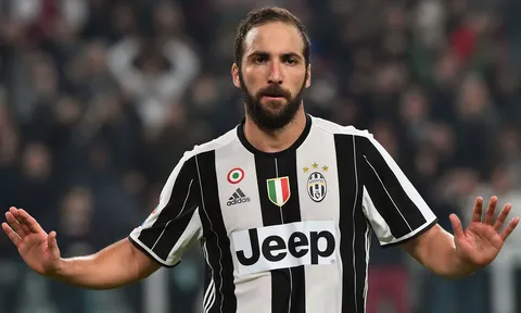 Lập hat-trick, Higuain vẫn nói lời khiêm tốn
