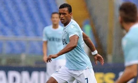 Lazio suýt thua, Nani đánh nhau với CĐV tại sân bay