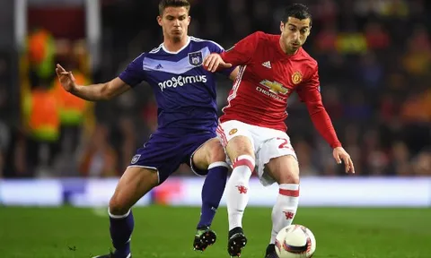 Mục tiêu thay thế Michael Carrick 'bật đèn xanh' cho MU