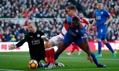 Ranieri bế tắc, Leicester chia điểm với Middlesbrough ngày đầu năm