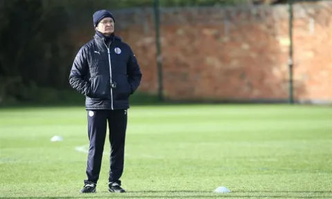 Leicester sắp rơi vào vùng nguy hiểm, Ranieri thất thần trên sân tập