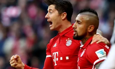 Lewandowski cán mốc khủng cùng Bayern
