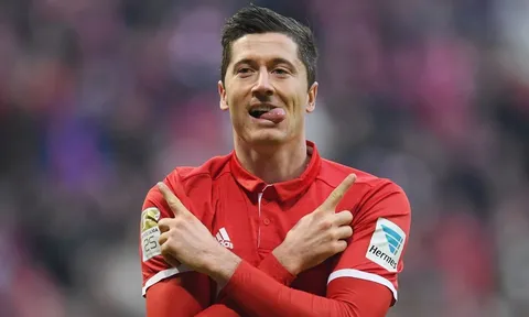 Lewandowski tức giận vì chỉ là hàng dự phòng cho Griezmann