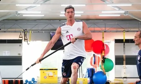 Lewandowski vùi đầu trong phòng tập gym chờ ngày tái xuất