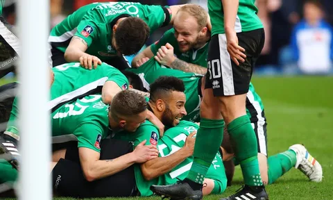 CLB hạng năm tạo địa chấn thế kỷ ở FA Cup