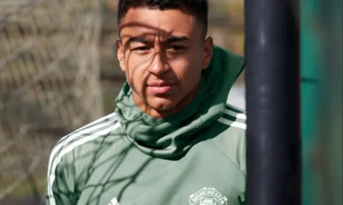 Lingard cực ngầu ra mắt áo tập mới của Man Utd