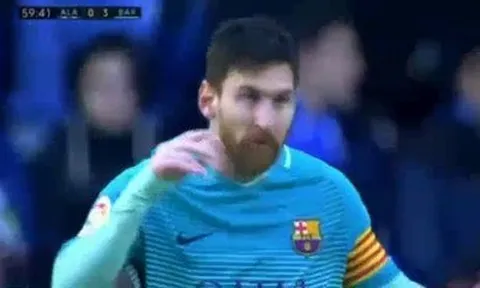 Lionel Messi bị sao PSG xỏ háng