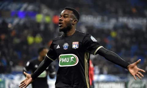 Liverpool phát cuồng vì tiền đạo Lyon, không phải Lacazette