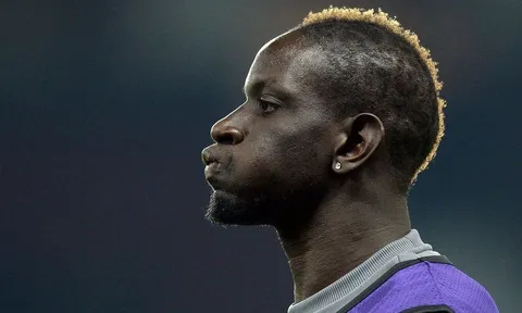 Liverpool quyết không chịu bán lỗ 'hàng thải'