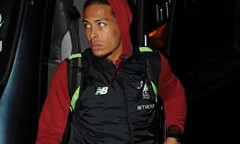 Liverpool thất thần trở lại Merseyside sau cú sốc Swansea