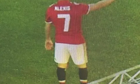 Lộ ảnh Alexis Sanchez mặc áo số 7 của Man Utd