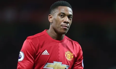 Lộ lý do Mourinho "trảm" Martial trận gặp Stoke