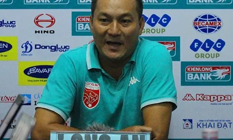 Long An sa thải HLV Ngô Quang Sang, có thể tái hợp Calisto