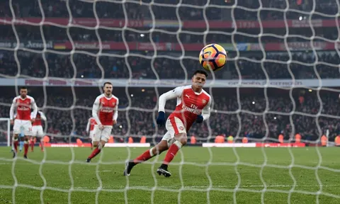 Lửa Sanchez thắp sáng Emirates