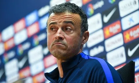 Luis Enrique trêu chọc phóng viên ngủ gật