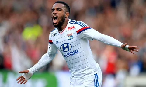 Lý do Alexandre Lacazette đang là món hàng hot trên TTCN