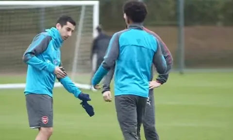 'Ma mới' Mkhitaryan liên tục nhận được sự quan tâm từ các cầu thủ Arsenal