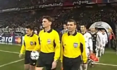 Man City cẩn thận, Basel từng làm khổ Man Utd thế này