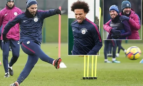 Man City 'rớt nài', Pep Guardiola vẫn cười hô hố trên sân tập