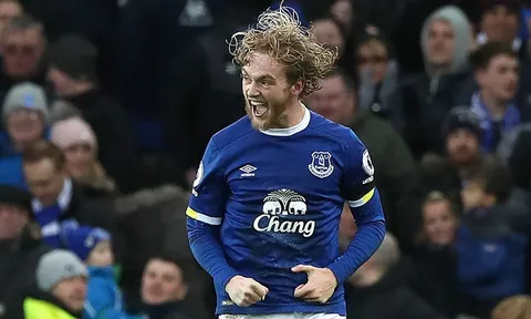 Màn trình diễn ấn tượng của Tom Davies trước Man City
