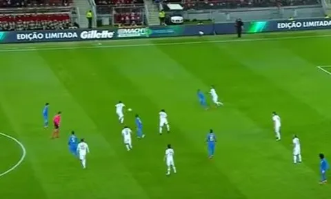 Màn trình diễn của Douglas Costa trước Rusia