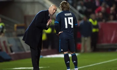 Màn trình diễn của Luka Modric vs Napoli