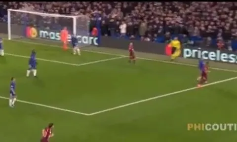 Màn trình diễn của Paulinho trước Chelsea