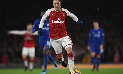 Oezil, Kovacic và những cái tên MU nên đưa về ở phiên chợ đông