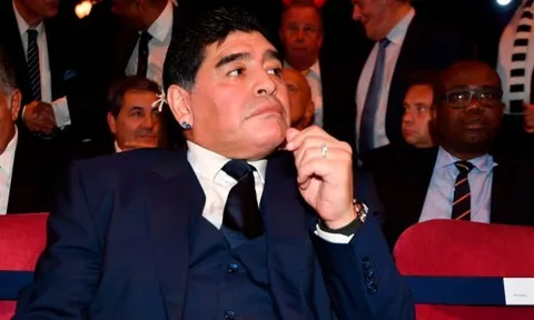 Maradona: "Tevez phản bội Boca là... ngu hết nói!"