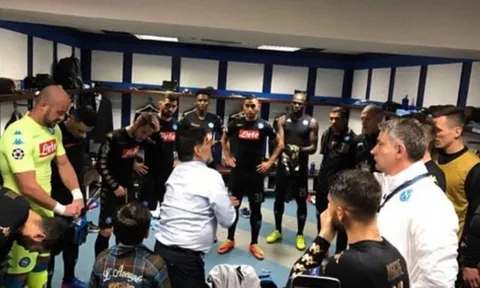 Maradona vào tận phòng thay đồ "tiếp lửa" dàn sao Napoli