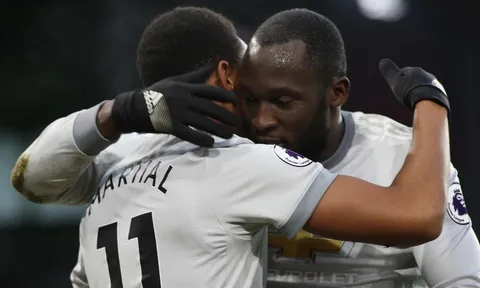 Martial lập đại công, Man Utd phả hơi nóng vào Man City