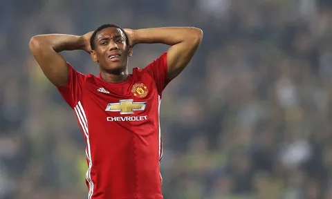 Martial thế này, CĐV Man Utd lại chẳng yêu?