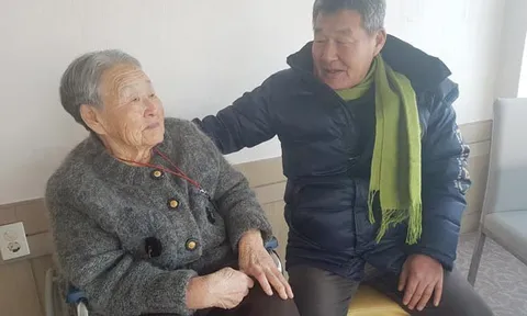 Mẹ HLV Park Hang-seo nghẹn ngào: Tôi nhớ “cậu út” rất nhiều