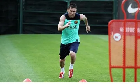 Messi chơi như thế nào trên... sân tập?