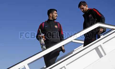 Messi, Suarez đặt chân đến Sevilla, sẵn sàng hạ Betis