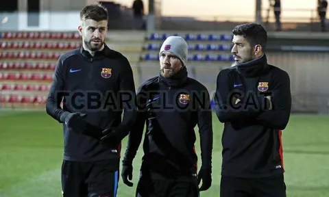 Messi tê cóng nhìn tân binh tung hoành trên sân tập