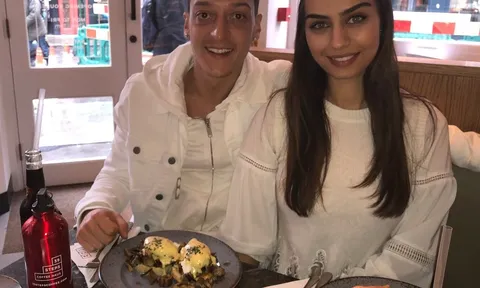 Mesut Ozil lại khoe ảnh thân mật cùng hoa hậu Thổ Nhĩ Kỳ