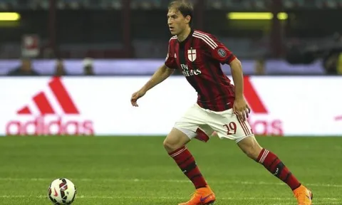 Góc AC Milan: Đã đến lúc cần thay thế Paletta