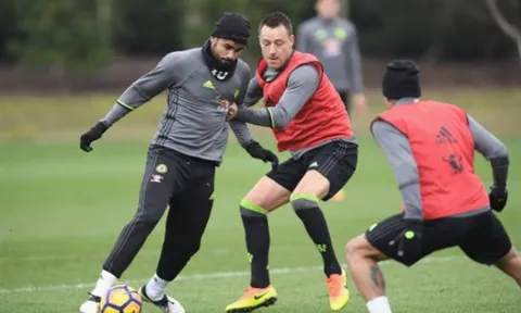 Mình Terry cân cả Hazard lẫn Costa trên sân tập