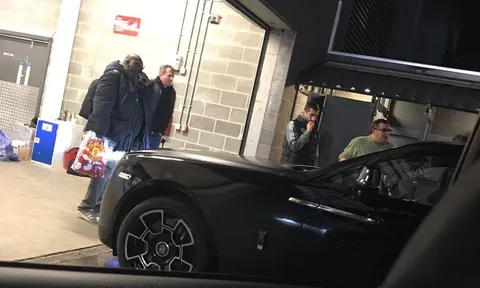 Mkhitaryan cười toe toét ở London, đi cùng siêu cò Mino Raiola