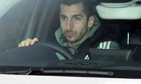 Mkhitaryan không kìm được nước mắt trong ngày chia tay Man Utd