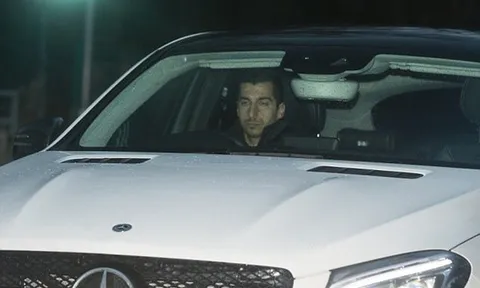 Mkhitaryan mặt như "đưa đám" đến sân tập Quỷ đỏ