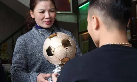 Món quà tặng mẹ ý nghĩa của Quang Hải