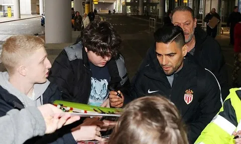 Falcao được fan M.U chào đón ngày trở lại Manchester