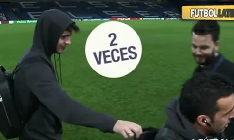 Morata liên tục quậy phá trong lúc Pedro phỏng vấn