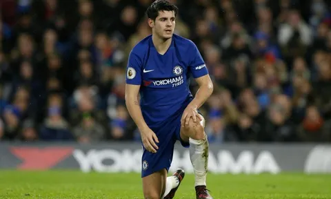 Morata sang Đức cầu viện bác sĩ chữa lưng