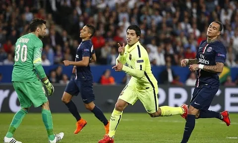 Một mình Luis Suarez "cân" cả hàng thủ PSG