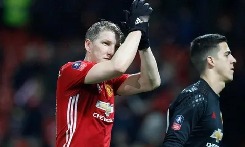 Mourinho “tặng quà” cho Schweinsteiger