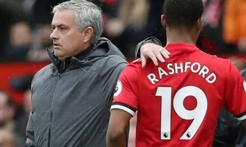Mourinho rút Rashford ra nghỉ vì ‘ám ảnh’ Gary Neville