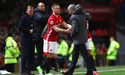 Mourinho chê Luke Shaw có vấn đề ở tư duy chơi bóng